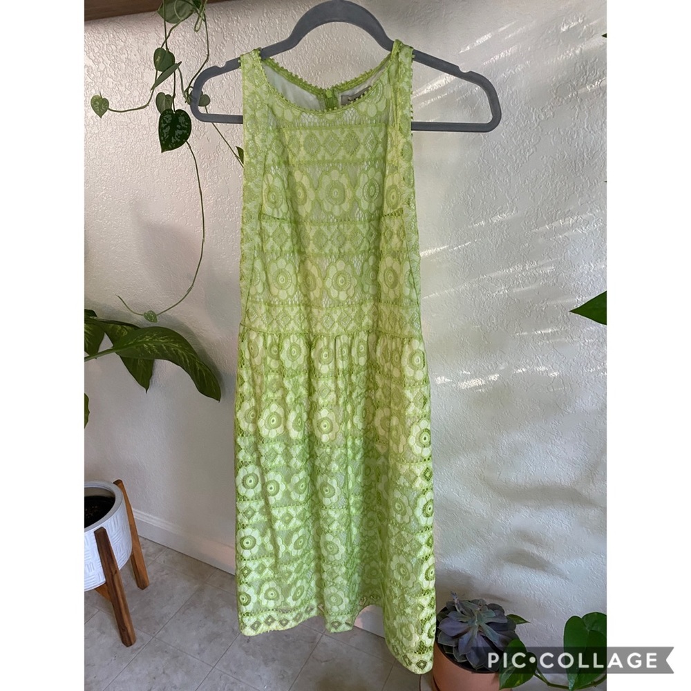 Beautiful lace bright green Max Studio knee length dress
